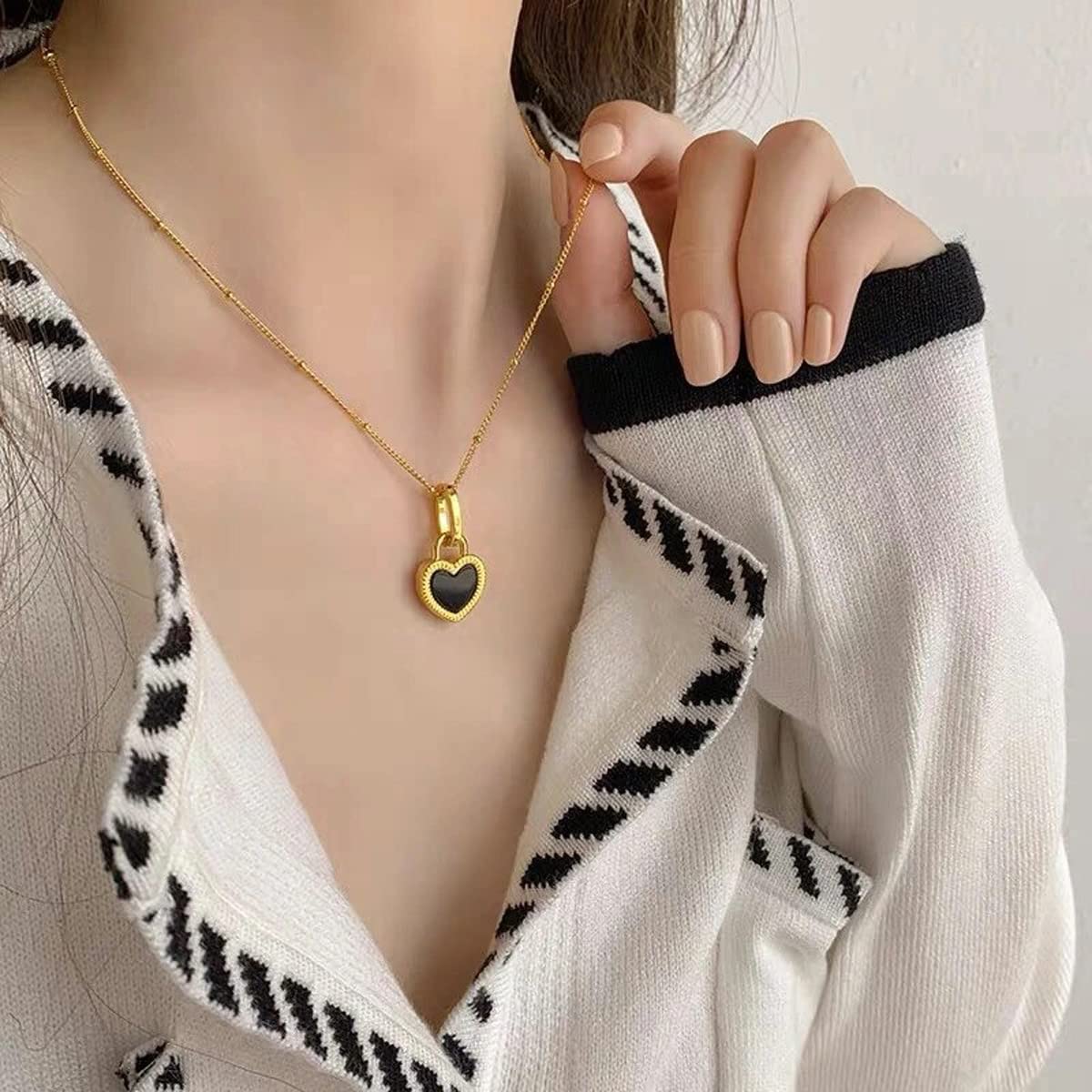 Black and Gold Love Necklace / Ruchi