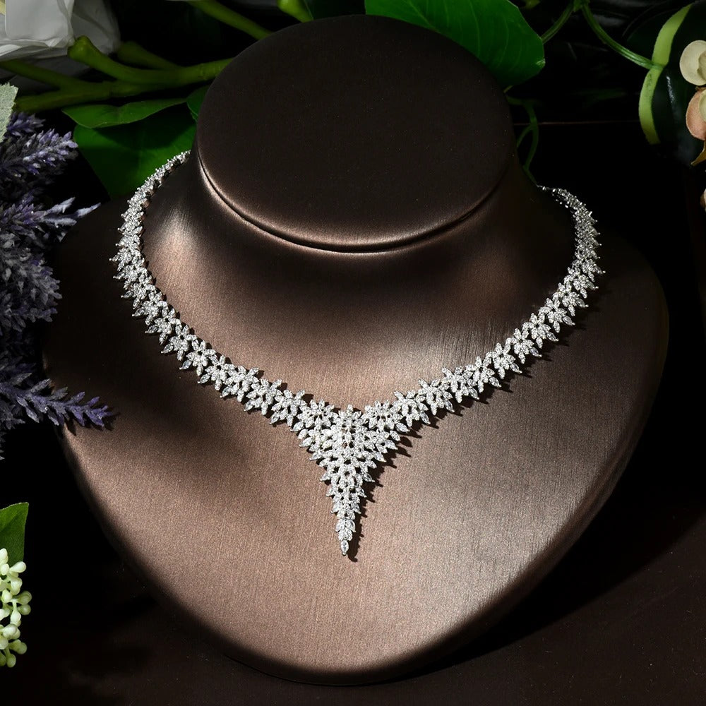 Elegant AAA Cubic Zircon Leaf Pattern Crystal Metal Golden Necklace Set / Ruchi