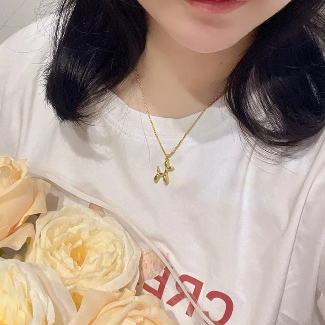 Golden Figurine Clavicle Necklace / Ruchi