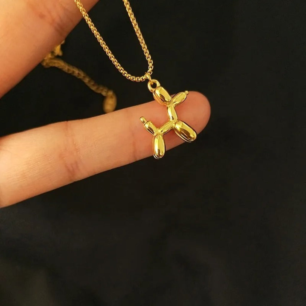 Golden Figurine Clavicle Necklace / Ruchi