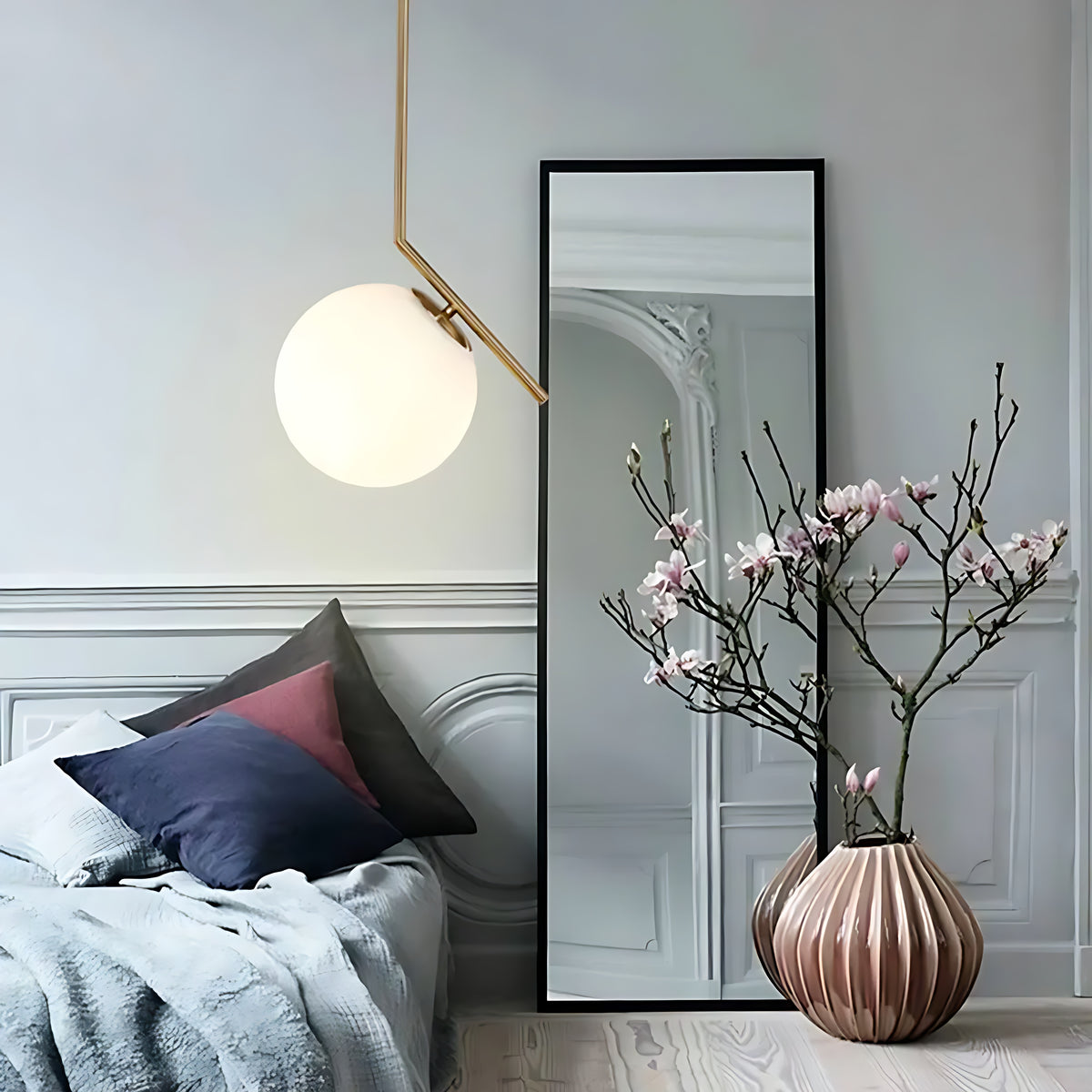 White Round Glass Pendant Light / Ruchi
