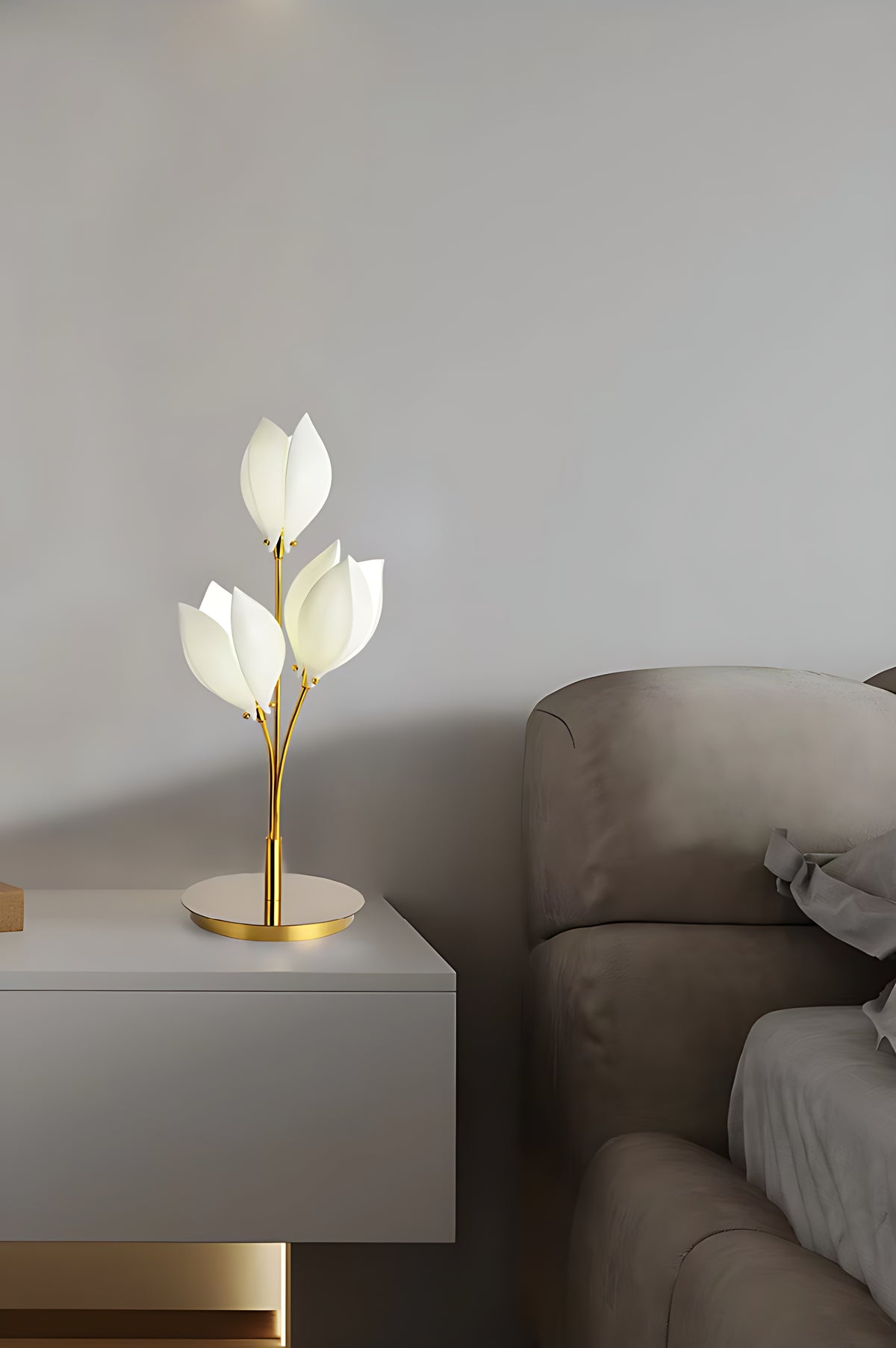 Flower Design LED Table Lamp For Bedroom / Ruchi