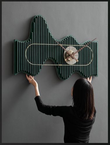 Modern Wooden Style Wall Clock / Ruchi