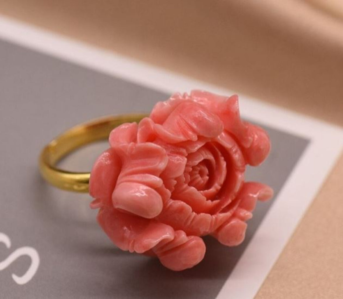 Coral Pendant Design Pearl Metal Ring / Ruchi