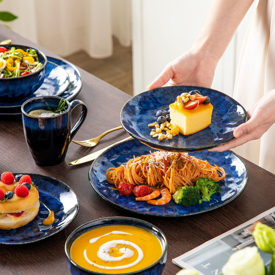 Traditional Design Ceramic Dinnerware Set / Ruchi