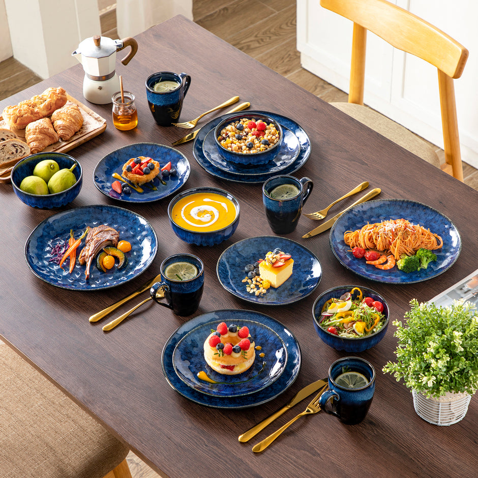 Traditional Design Ceramic Dinnerware Set / Ruchi