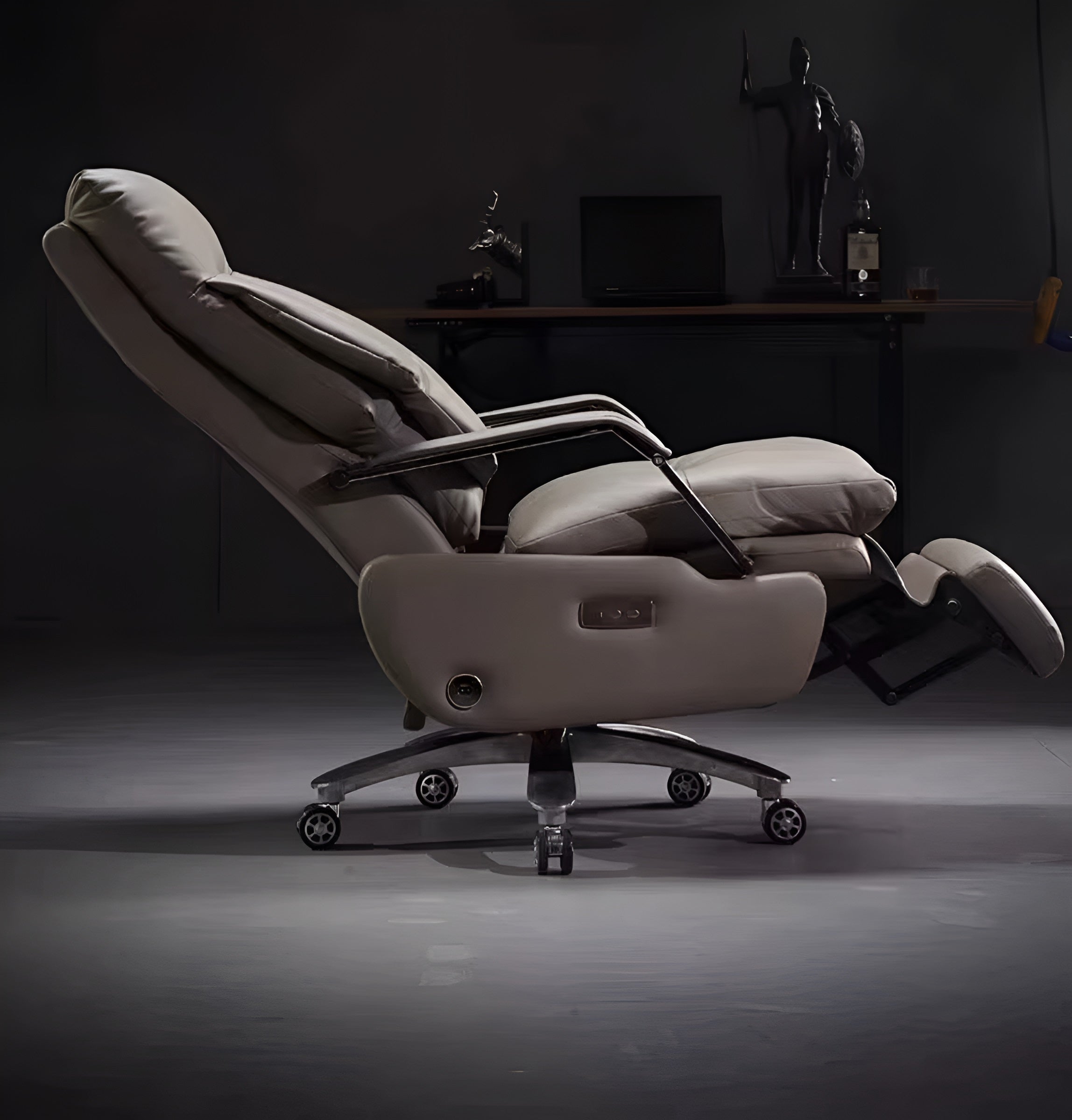 Ergonomic Modern Recliner Leather Office Chair / Ruchi