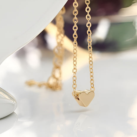 Golden Love Pendant Necklace Women / Ruchi