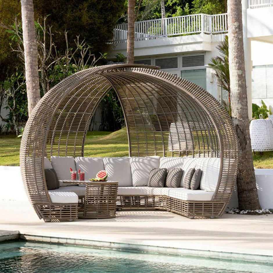 Modern Rattan Patio Sofa / Ruchi