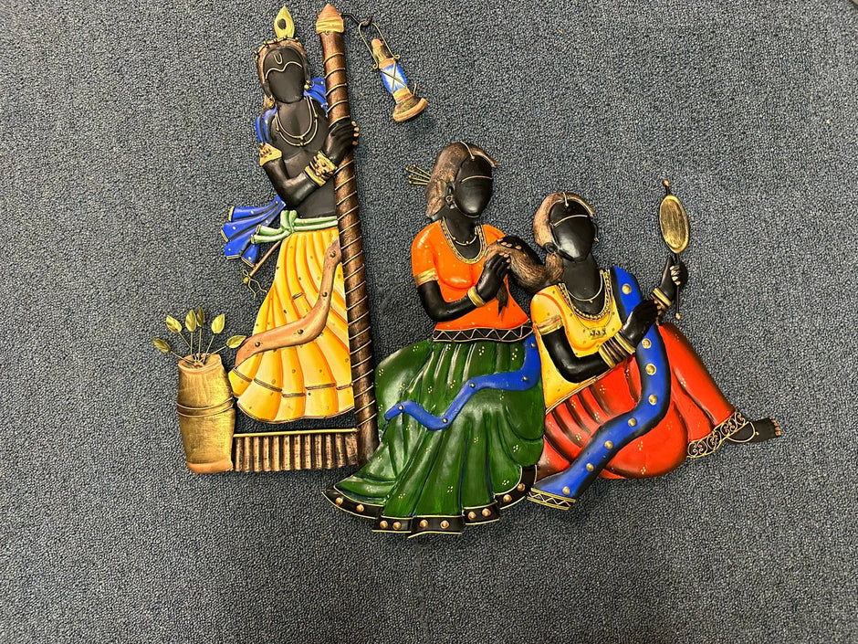 Metal Wall Decor Of Krishna And Radha / Ruchi