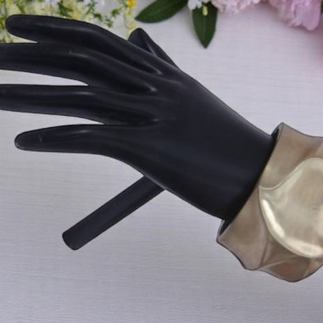 Heart-Leaf Metallic Gold Hinged Bracelet / Ruchi