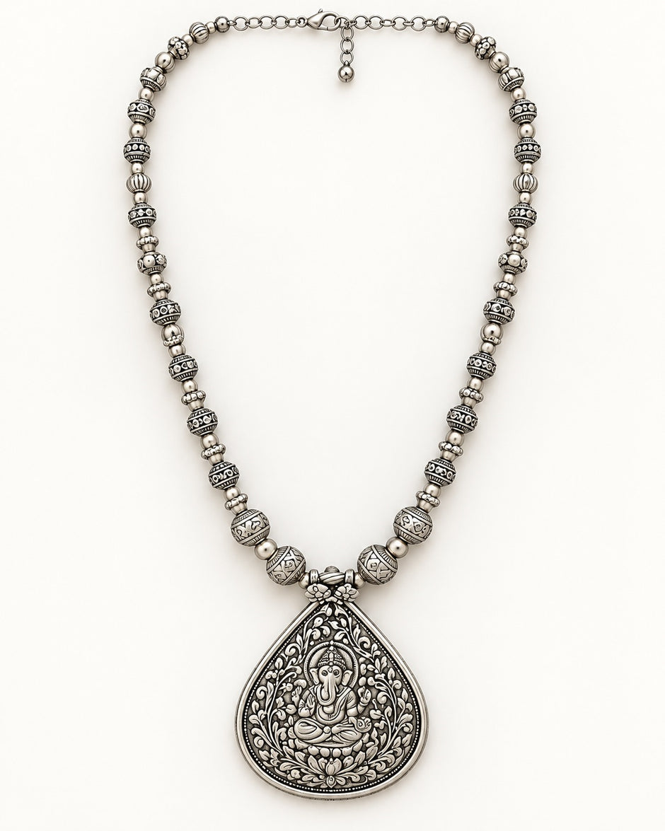 Traditional Ganesha Teardrop Alloy Pendant Necklace / Ruchi