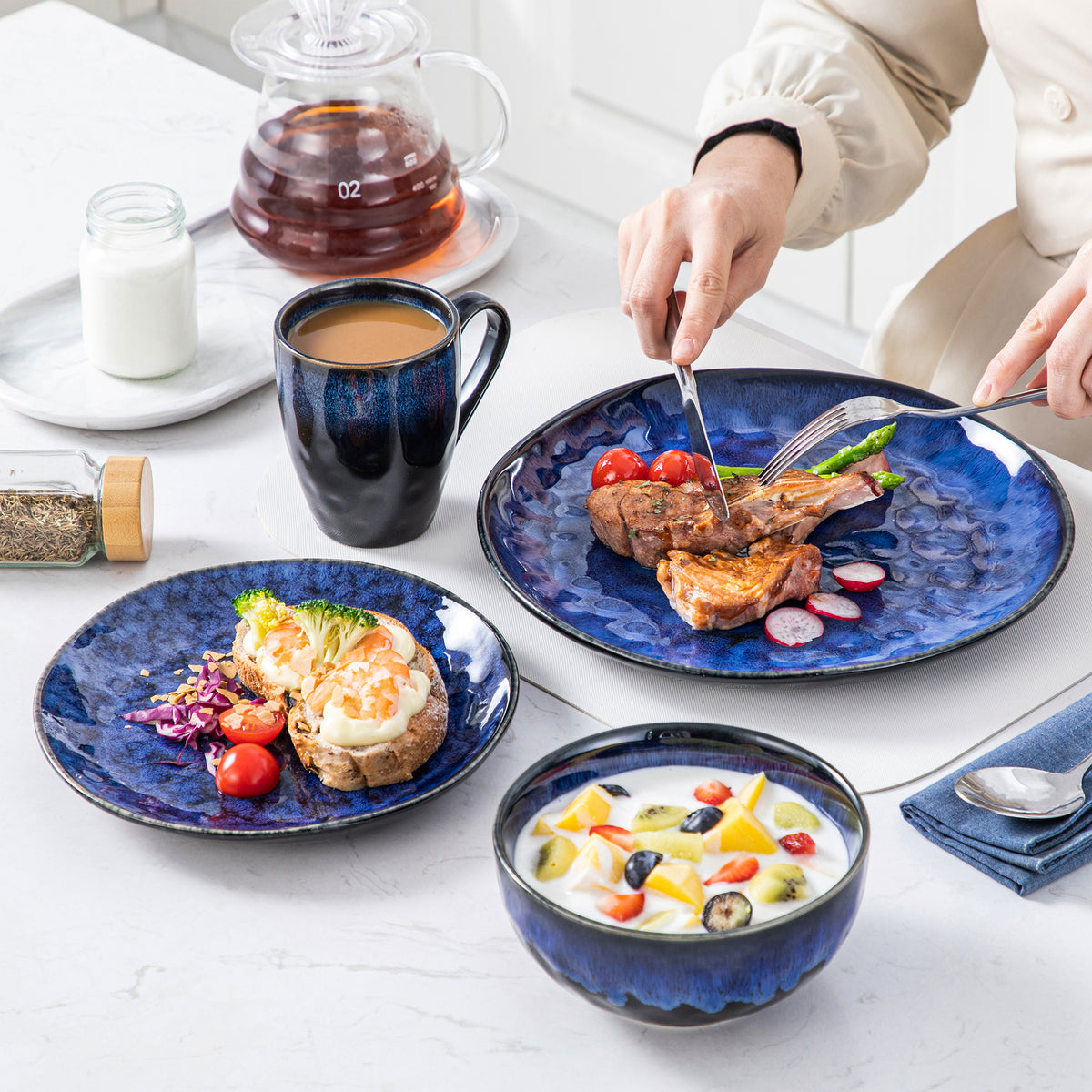 Traditional Design Ceramic Dinnerware Set / Ruchi