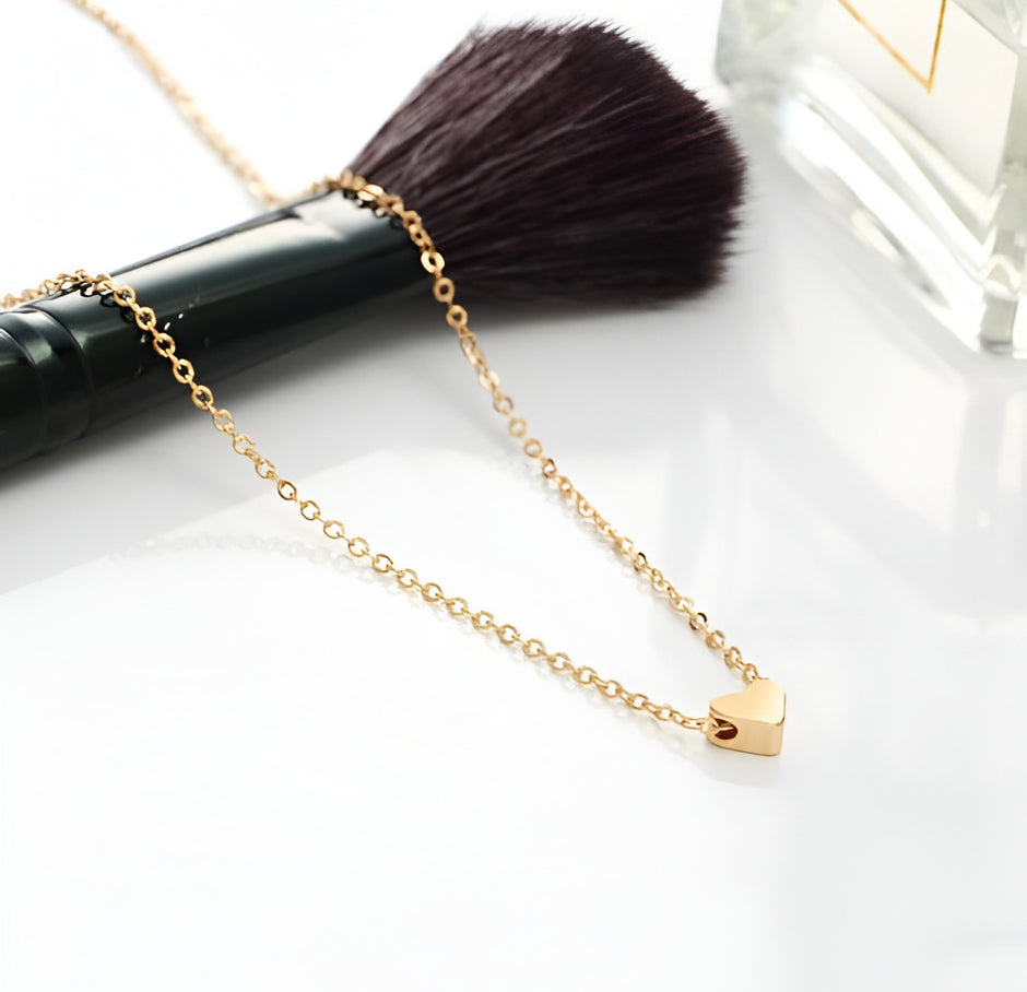 Golden Love Pendant Necklace Women / Ruchi