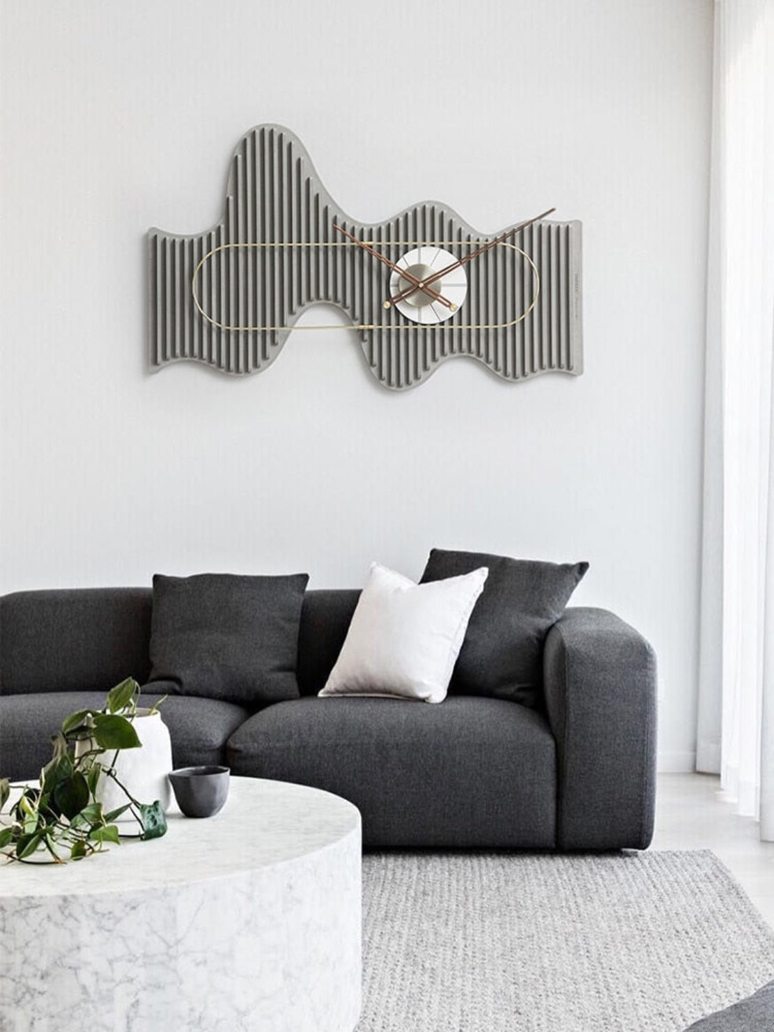 Modern Wooden Style Wall Clock / Ruchi