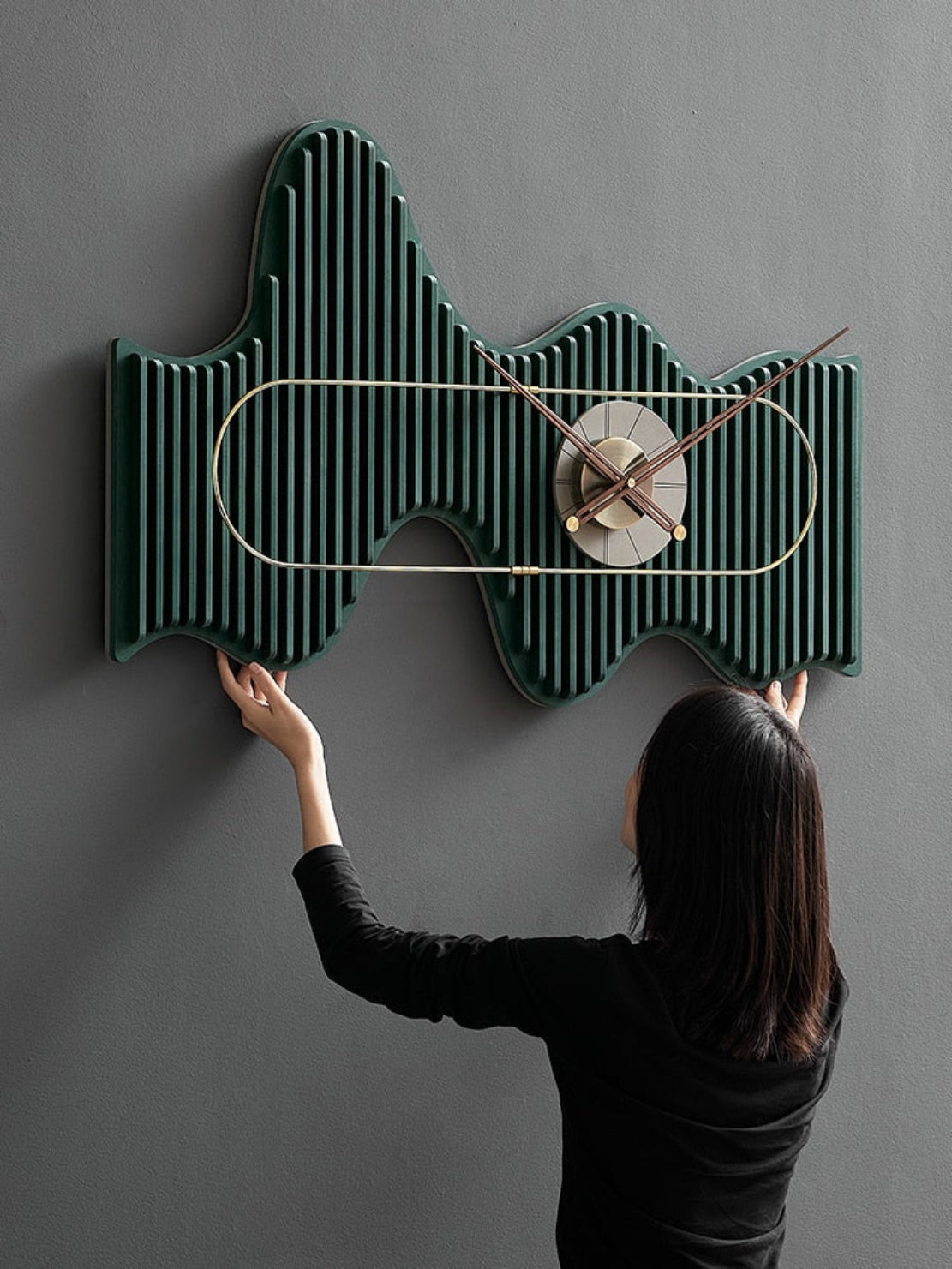 Modern Wooden Style Wall Clock / Ruchi