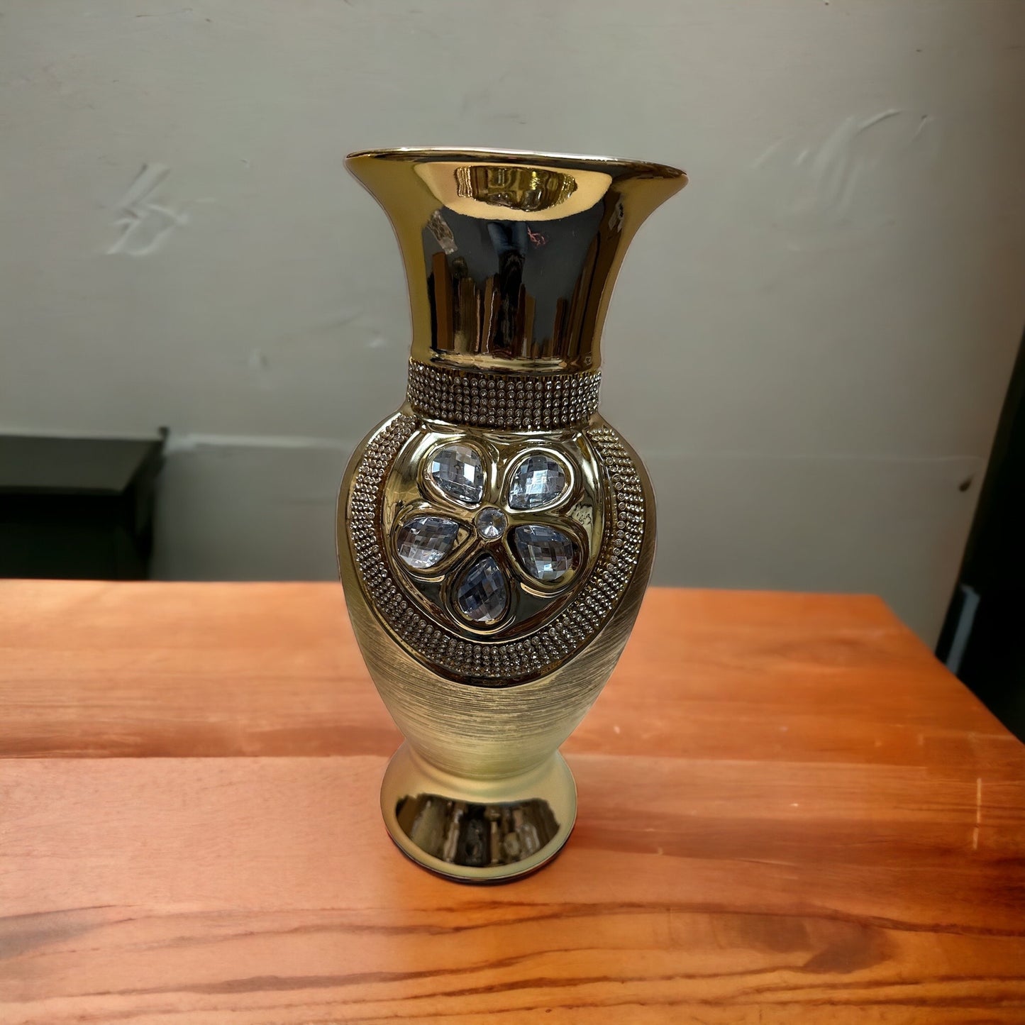 Exquisite Gold Ceramic Tabletop Vase / Ruchi