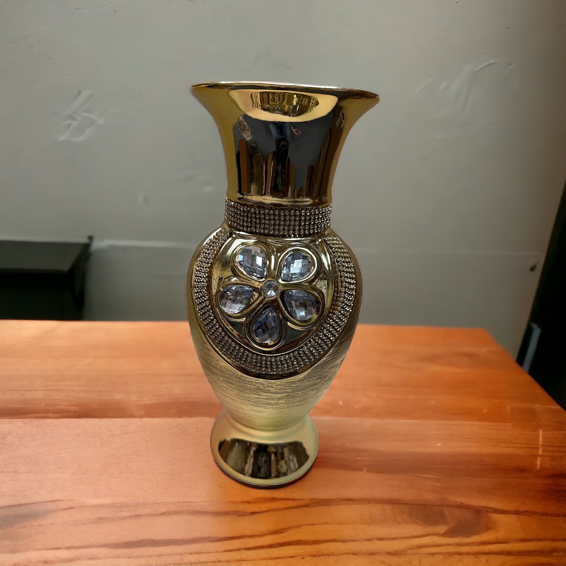 Exquisite Gold Ceramic Tabletop Vase / Ruchi