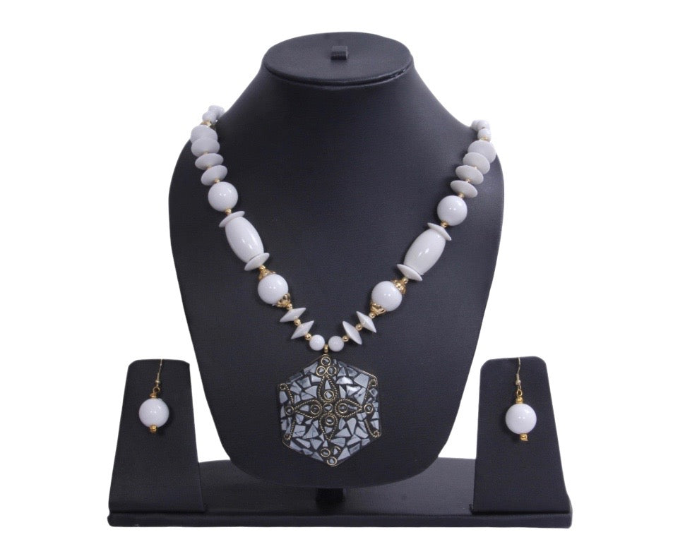 Appealing Hexagonal Pendant Agate White Beaded Necklace And Hoop Earrings Set / Ruchi