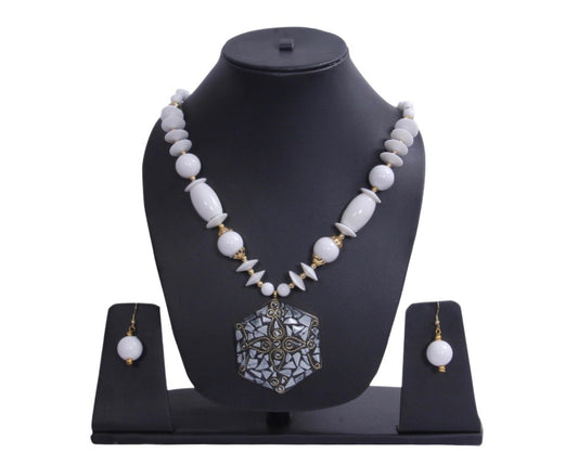 Appealing Hexagonal Pendant Agate White Beaded Necklace And Hoop Earrings Set / Ruchi