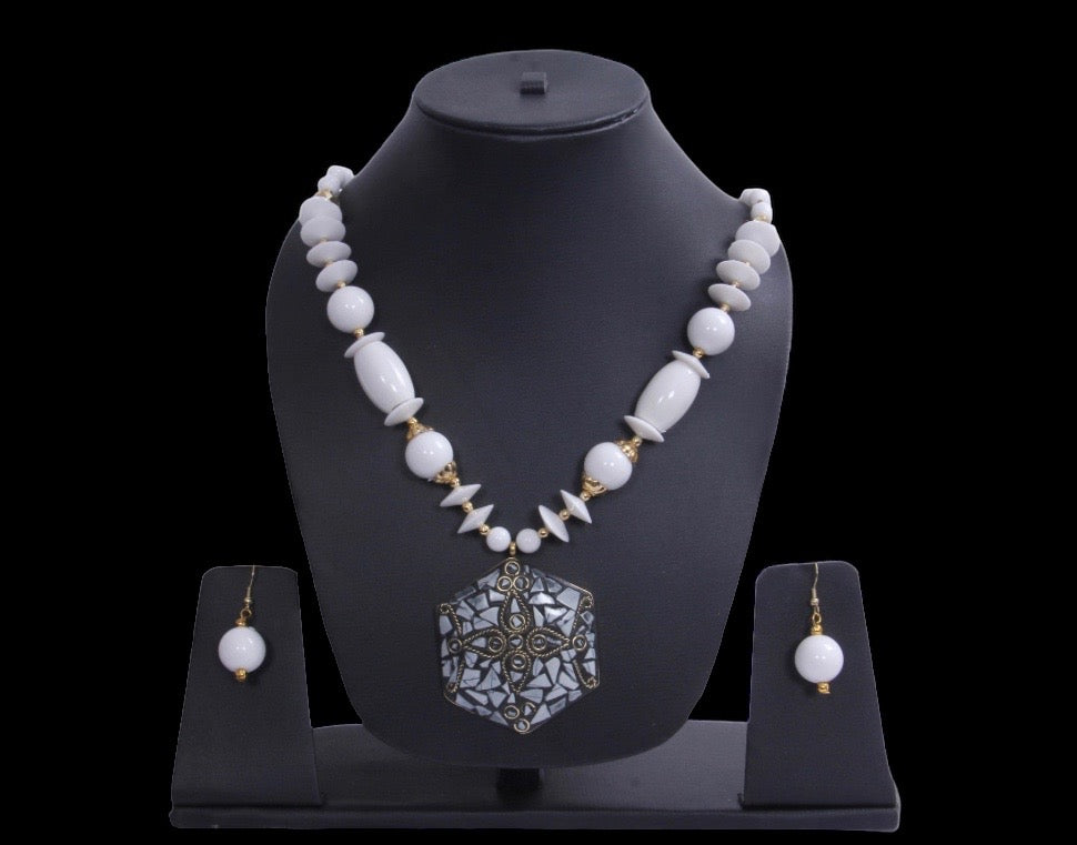 Appealing Hexagonal Pendant Agate White Beaded Necklace And Hoop Earrings Set / Ruchi
