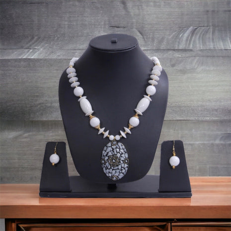 White Beaded Wooden Necklace Set / Ruchi
