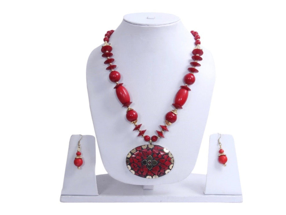 Red Pendant Stone Necklace And Earrings Set / Ruchi