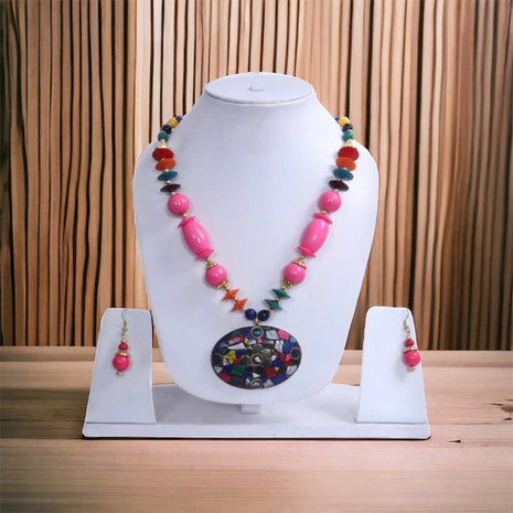 Oval Pendant Vintage Necklace Set / Ruchi