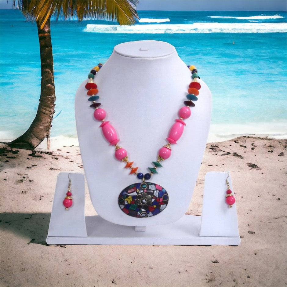 Oval Pendant Vintage Necklace Set / Ruchi