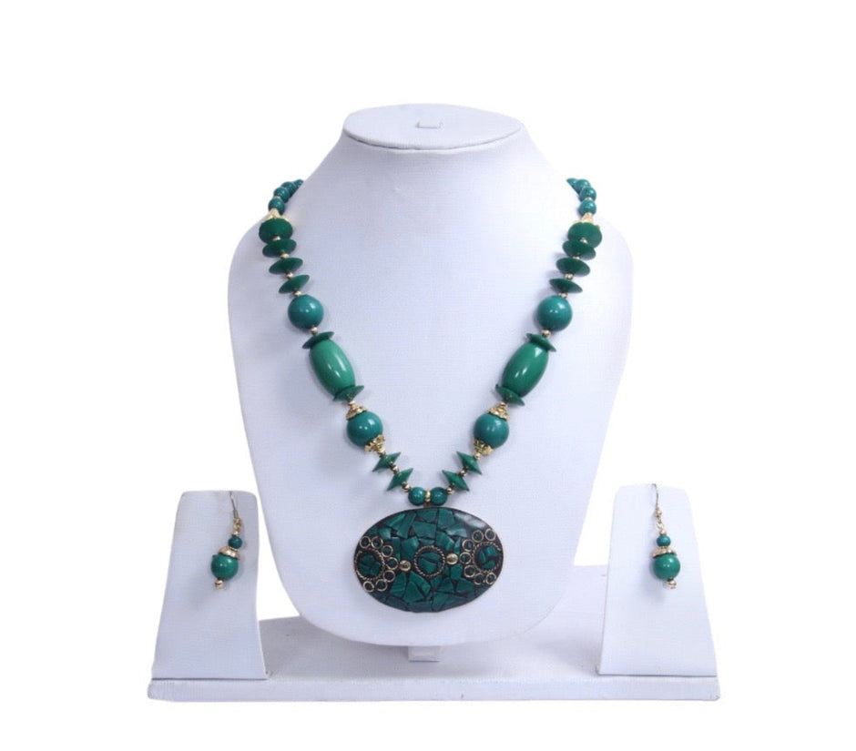 Beaded Blue Pendant Necklace Set / Ruchi