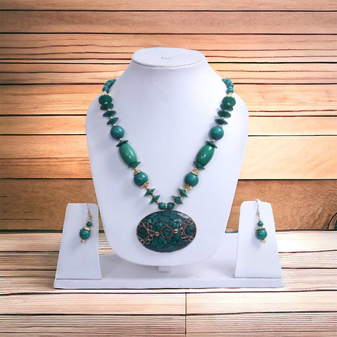 Beaded Blue Pendant Necklace Set / Ruchi