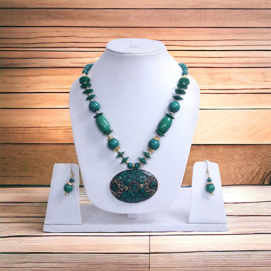 Beaded Blue Pendant Necklace Set / Ruchi