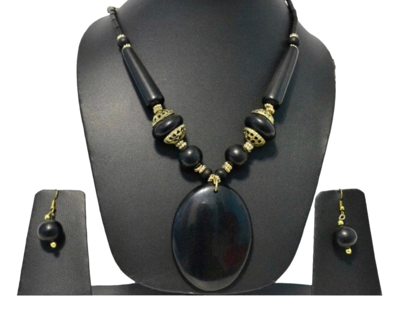 Wooden Pendant Beaded Necklace And Earrings Set / Ruchi