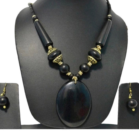 Wooden Pendant Beaded Necklace And Earrings Set / Ruchi