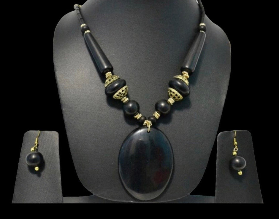 Wooden Pendant Beaded Necklace And Earrings Set / Ruchi