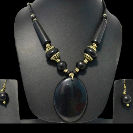 Wooden Pendant Beaded Necklace And Earrings Set / Ruchi