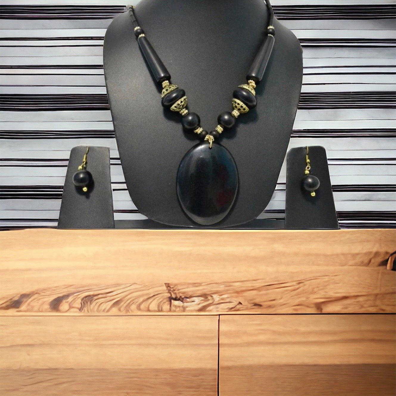 Wooden Pendant Beaded Necklace And Earrings Set / Ruchi
