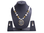 Women's Beaded Pendant Necklace And Earrings Set / Ruchi