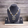 Women's Beaded Pendant Necklace And Earrings Set / Ruchi