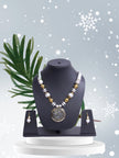 Women's Beaded Pendant Necklace And Earrings Set / Ruchi