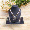 Women's Beaded Pendant Necklace And Earrings Set / Ruchi