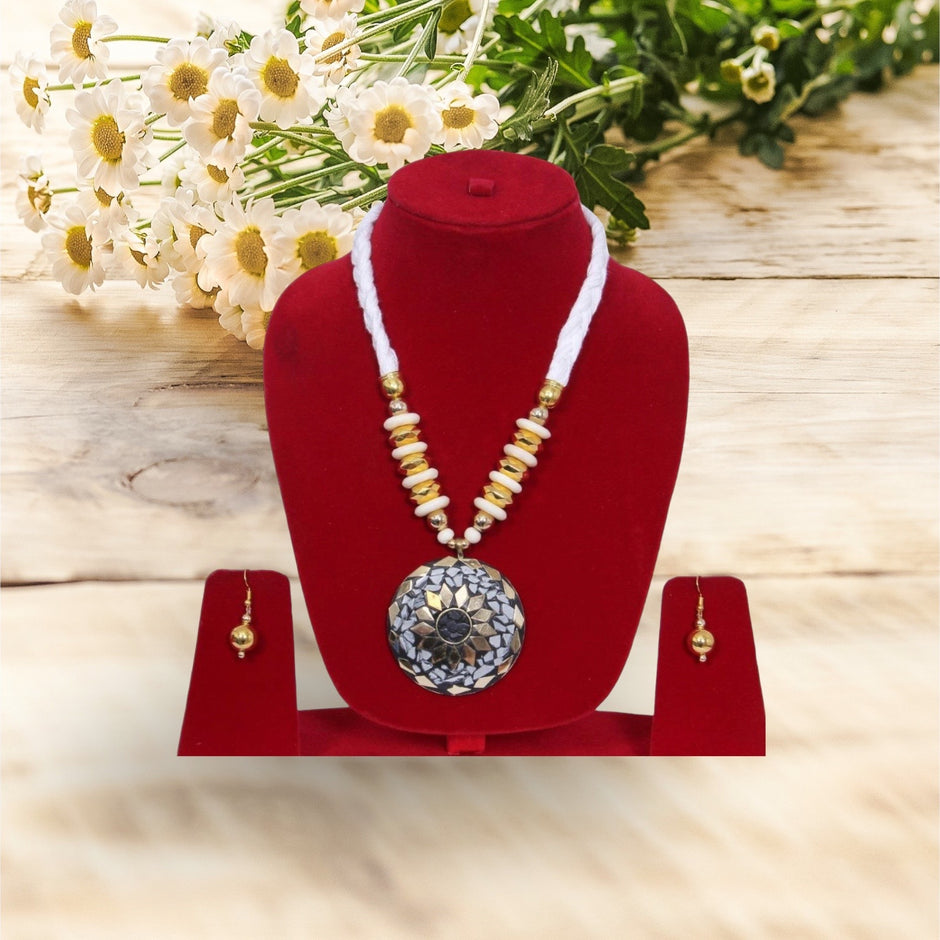 White-Gold Wooden Beaded Necklace Set / Ruchi