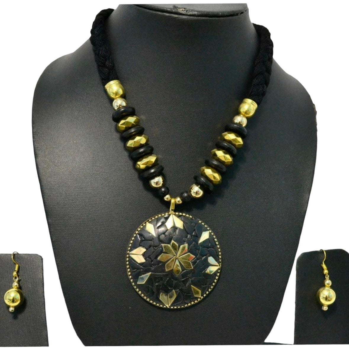 Round Stone Wooden Beaded Necklace Set / Ruchi