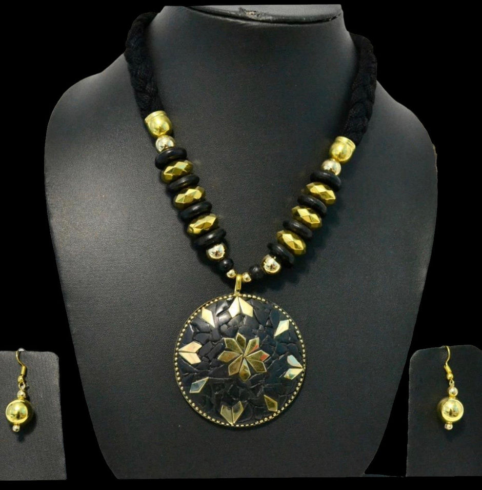Round Stone Wooden Beaded Necklace Set / Ruchi