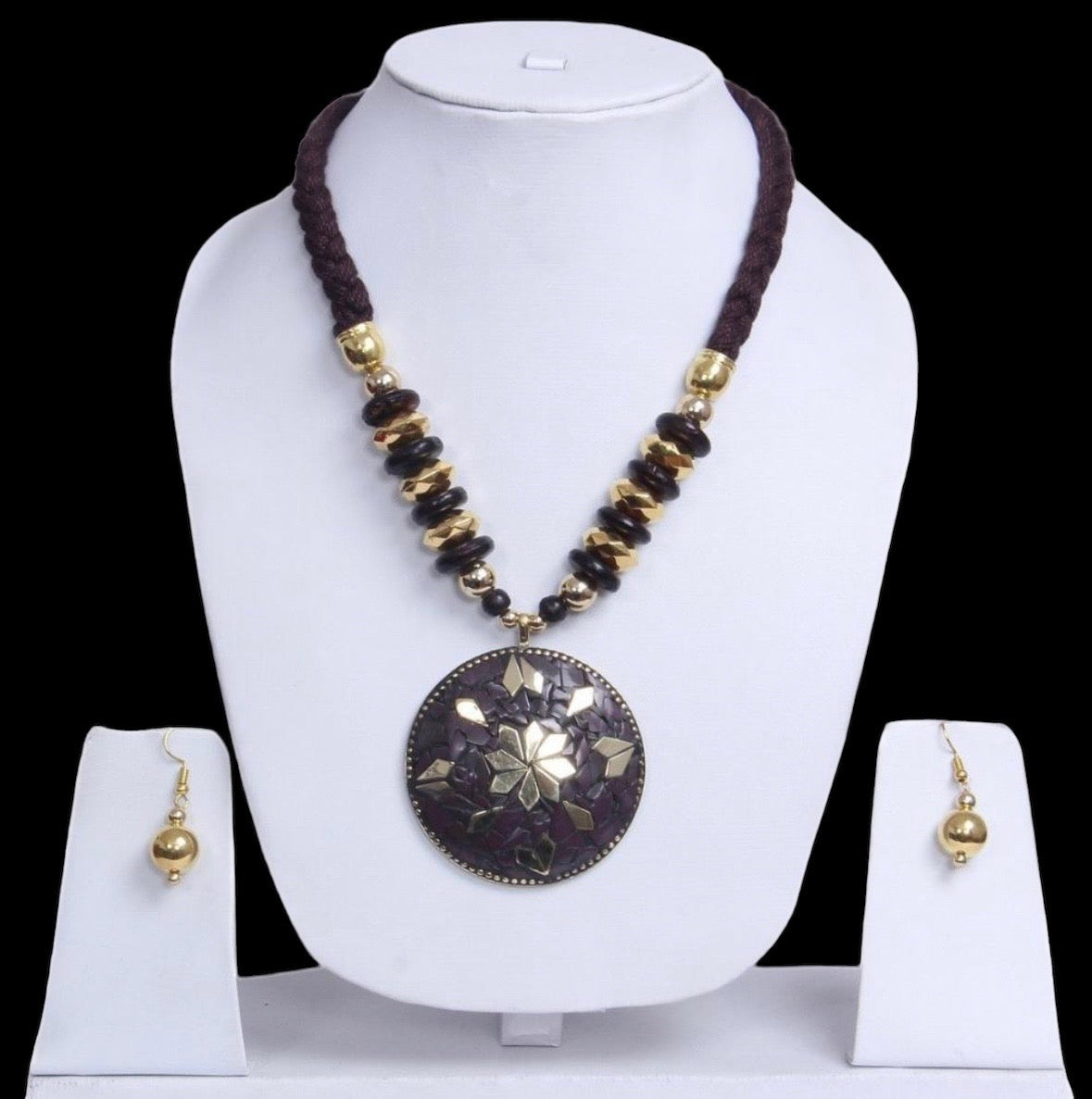 Round Stone Wooden Beaded Necklace Set / Ruchi