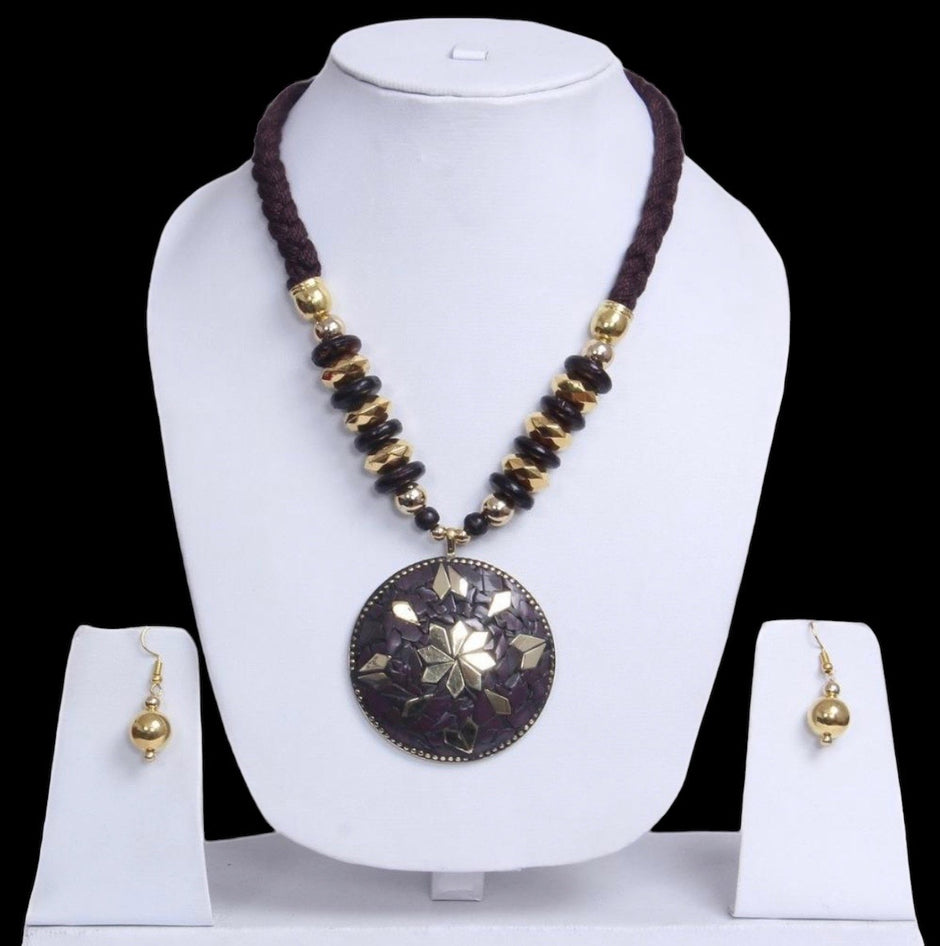 Round Stone Wooden Beaded Necklace Set / Ruchi