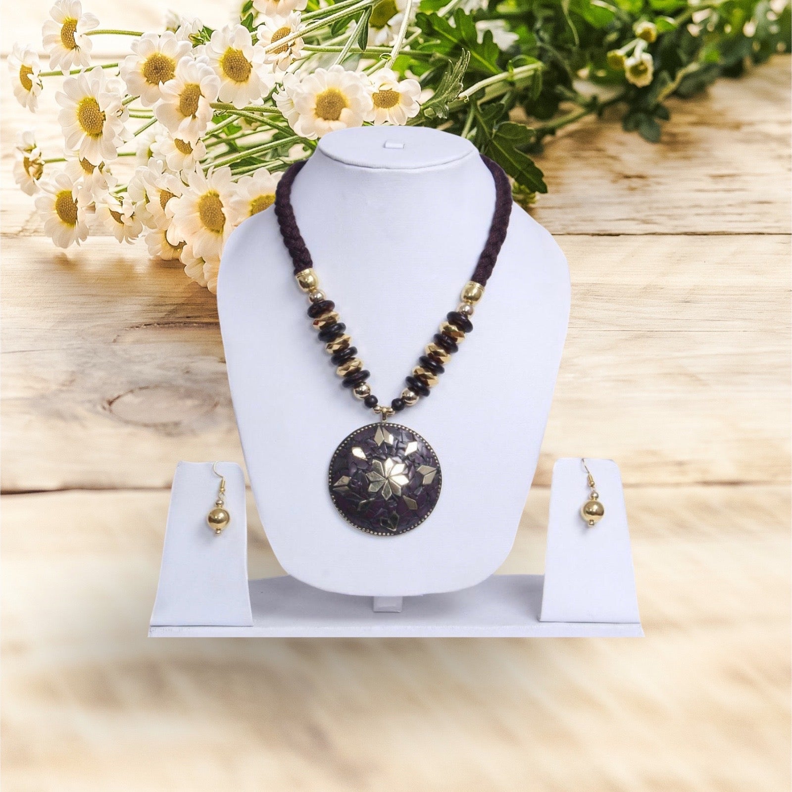 Round Stone Wooden Beaded Necklace Set / Ruchi