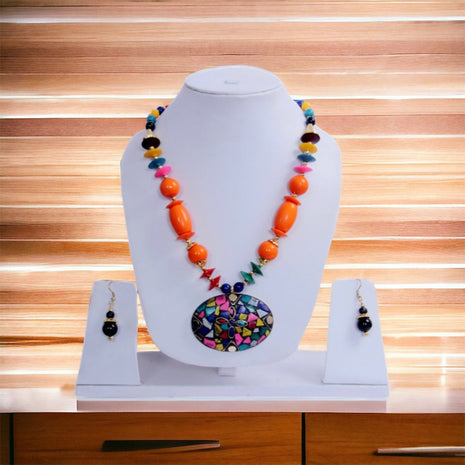 Wooden Beaded Necklace And Hoop Earrings / Ruchi