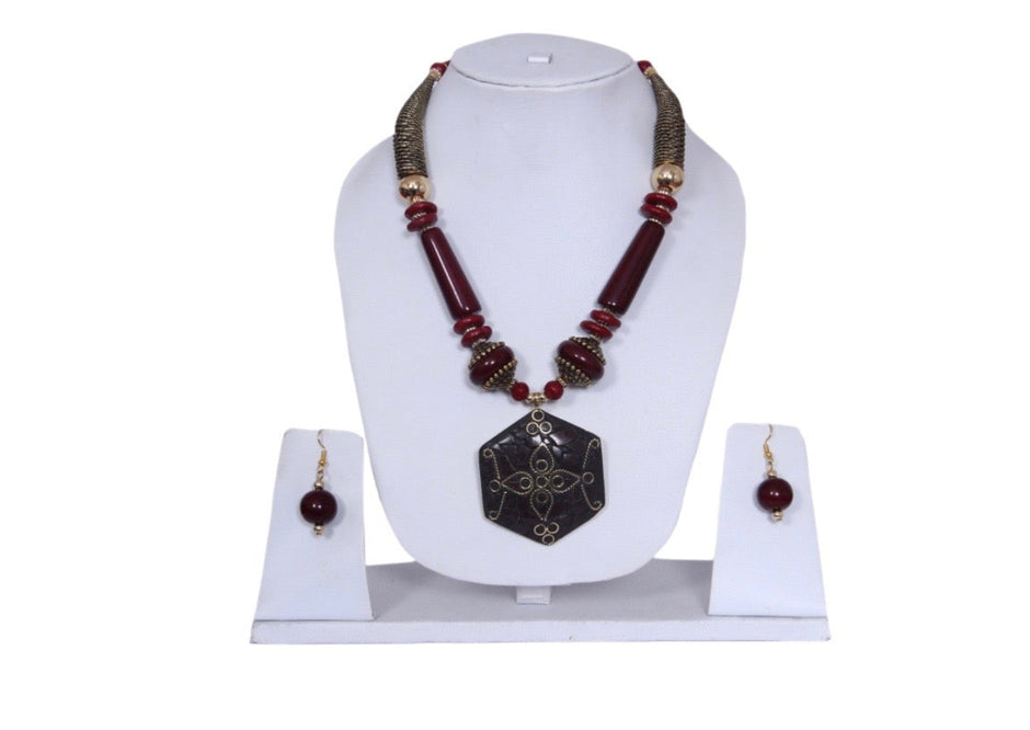 Traditional Beaded Necklace And Earrings / Ruchi