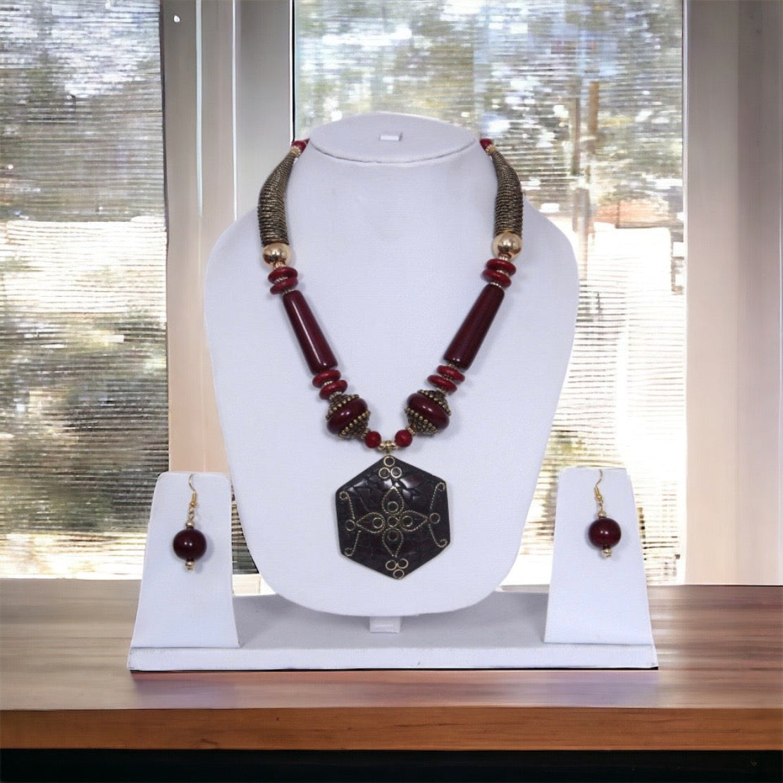 Traditional Beaded Necklace And Earrings / Ruchi